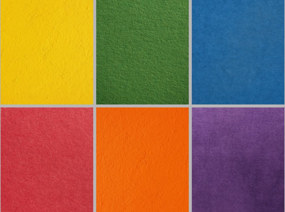 Paleta boja za radni prostor – žuta, zelena, plava, crvena, narandžasta i ljubičasta tekstura na zidnim površinama.